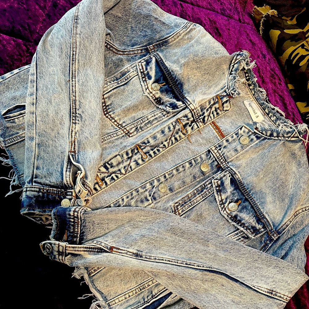 Acid washed Cropped Denim jacketed